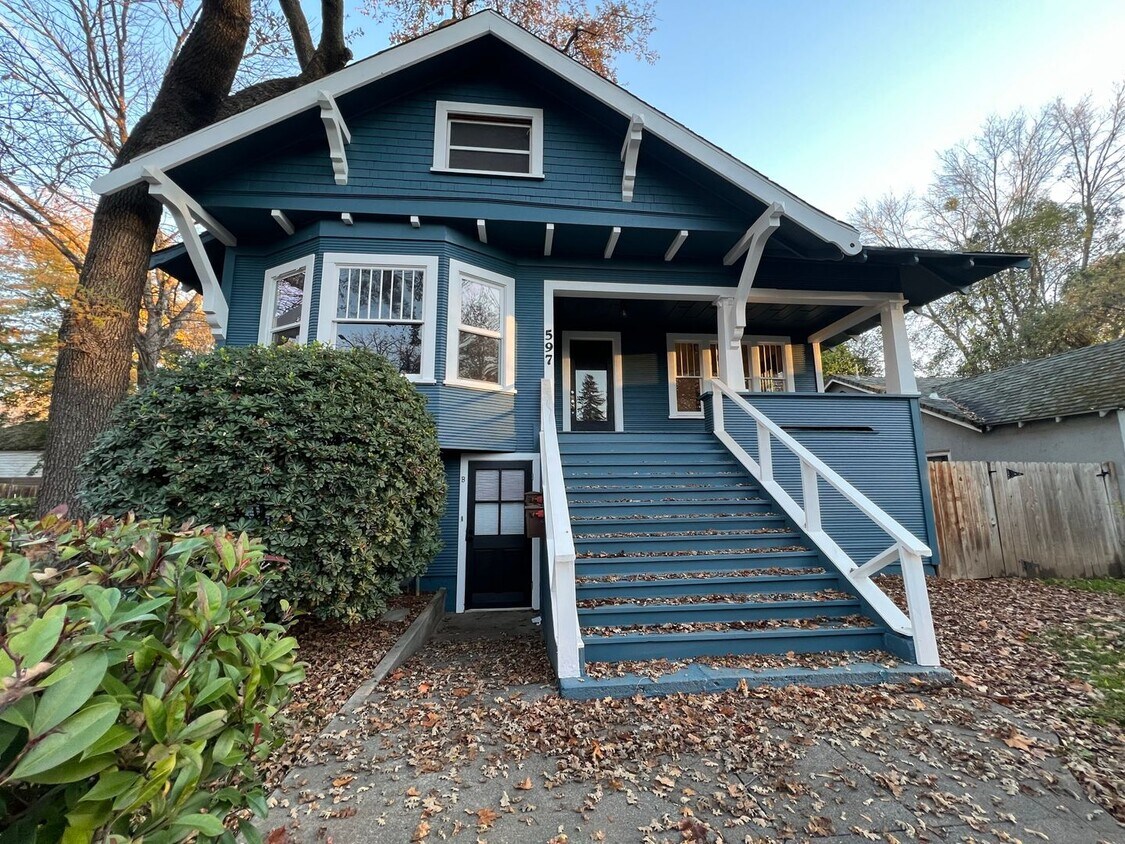 Foto principal - 597 E 4th St