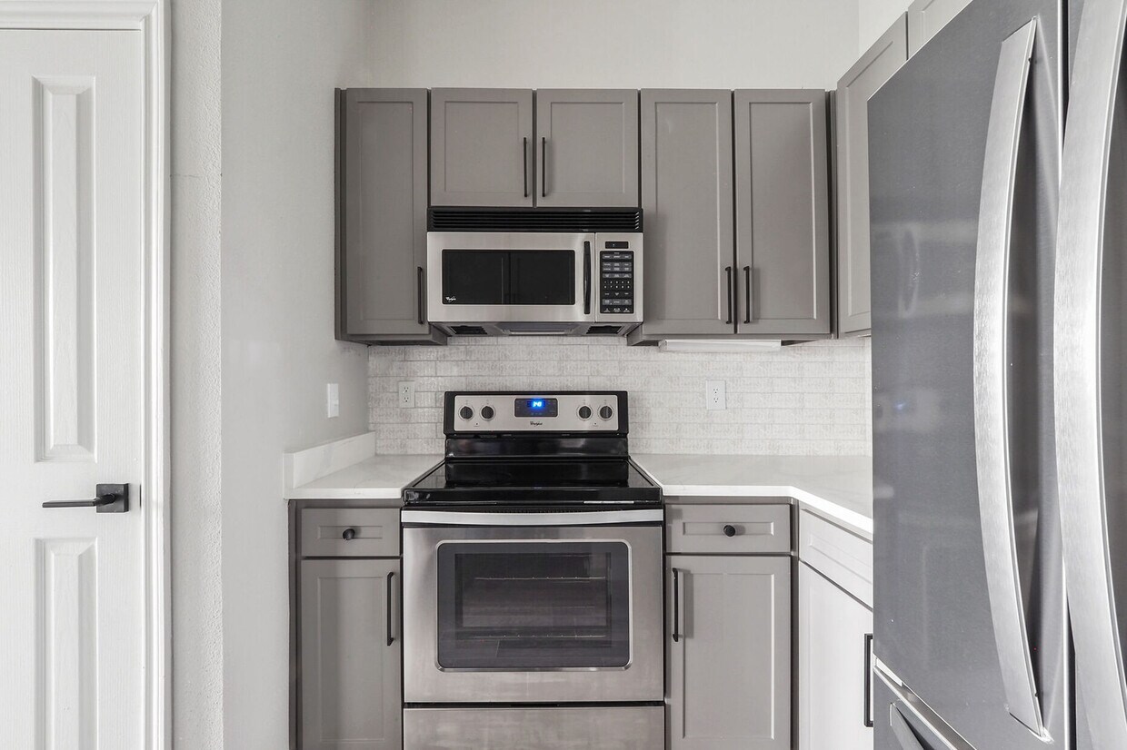 Foto principal - No Deposit! Modern 1/1 in Downtown!
