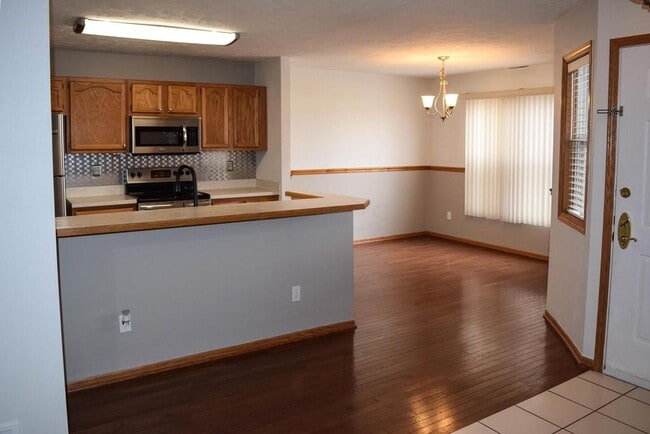 Building Photo - 651 Milcrest Dr