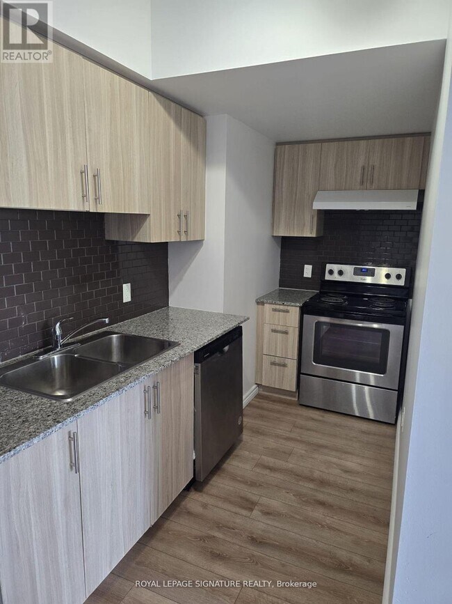 Building Photo - 275 Larch St