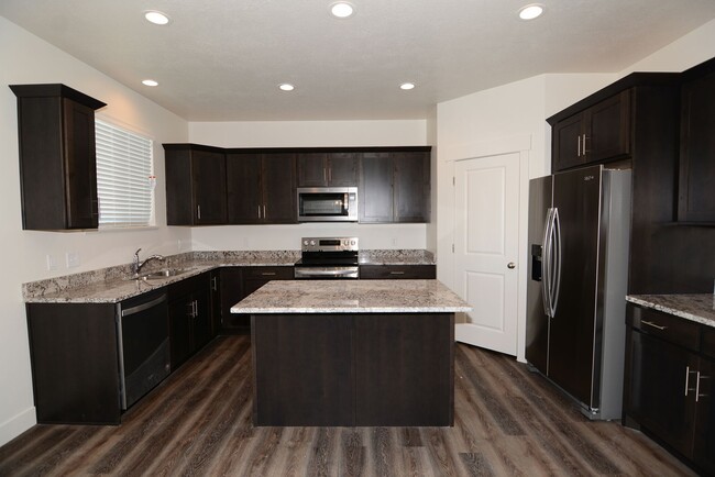 Building Photo - New Upscale Tremonton Home for Rent