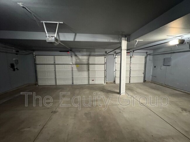 Building Photo - 938 W Encore Dr