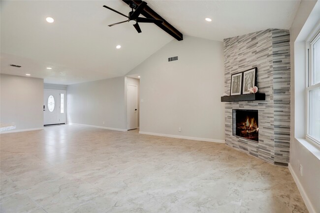 Building Photo - 327 Gentilly Dr