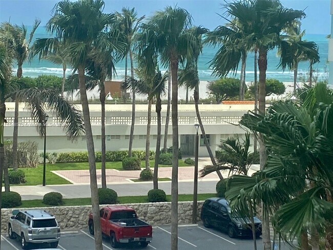 Foto del edificio - 2899 Collins Ave