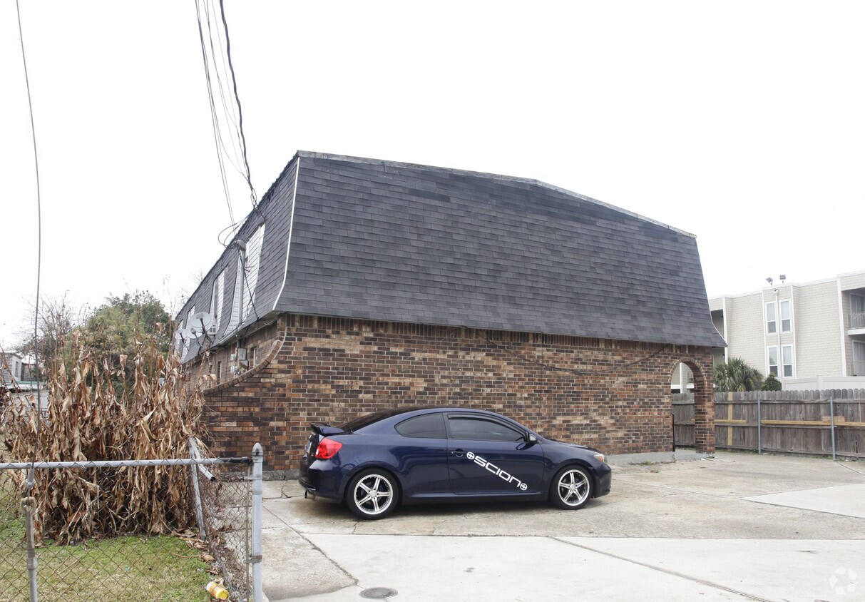 Building Photo - 221 London Ave