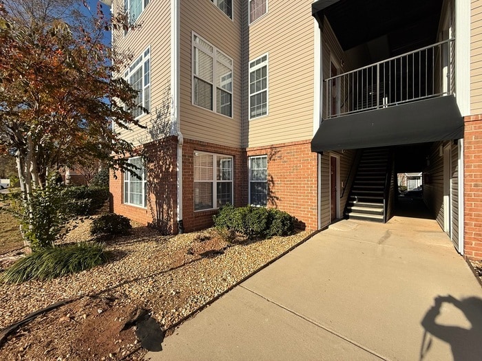 Adorable 1 Bed 1.5 Bath Condo in Brier Creek! 1st Floor! Sun Room! New Appliances! - Adorable 1 Bed 1.5 Bath Condo in Brier Creek! 1st Floor! Sun Room! New Appliances!