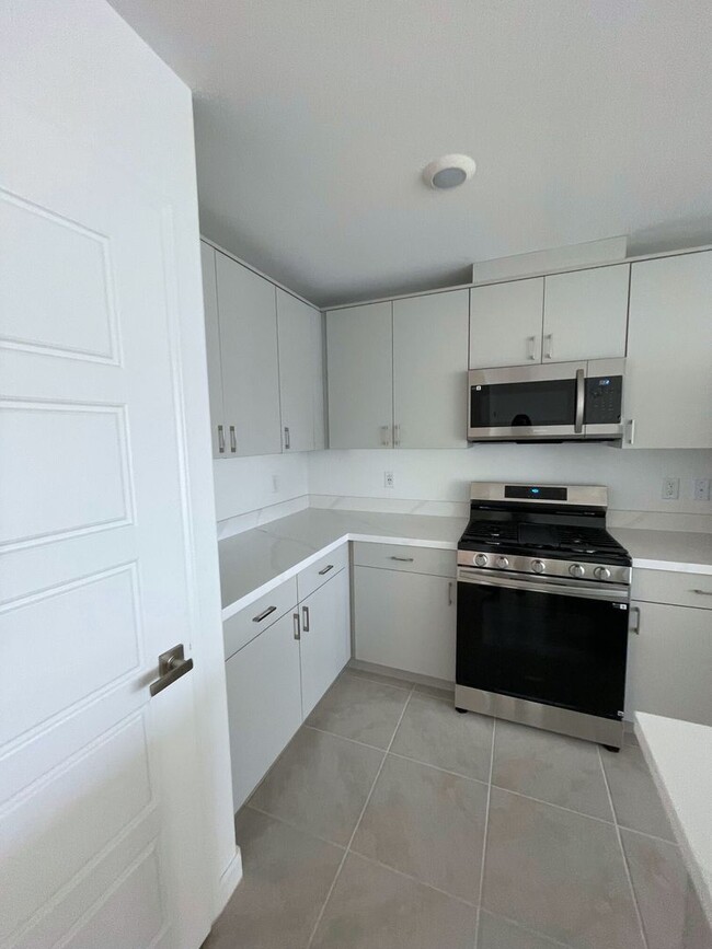Foto del edificio - Now Leasing – Brand-New Townhome in Herita...