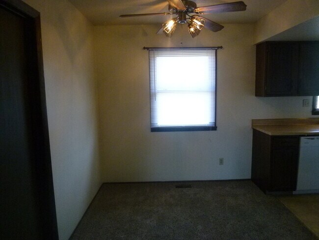 Foto del edificio - 2 Bedroom Duplex with Attached Garage