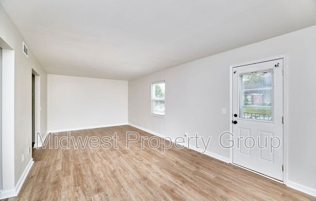Building Photo - 6681 Chesapeake Dr