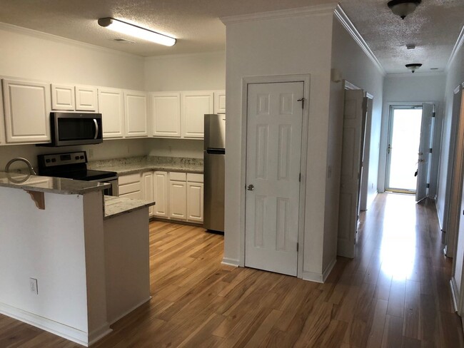 Building Photo - Spacious 3BR/2BA Condo Near North Myrtle B...