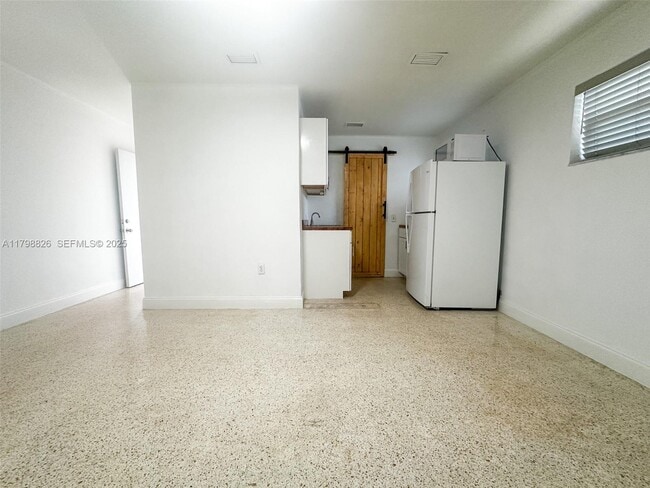 Foto del edificio - 2815 NW 88th St