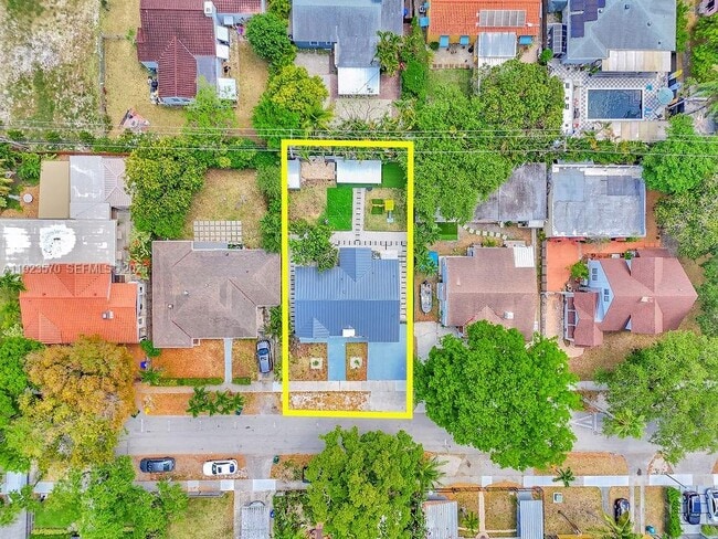 Foto del edificio - 876 NE 81st St