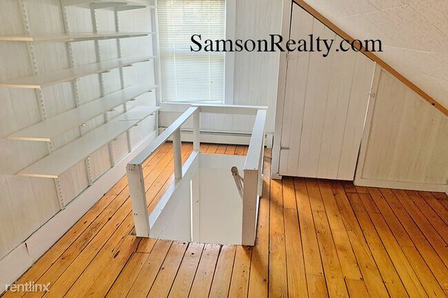 Foto del edificio - 4 br, 1.5 bath Townhome - 78 King st