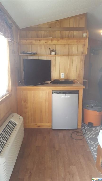 Foto del edificio - 270 Meadow Lake Dr