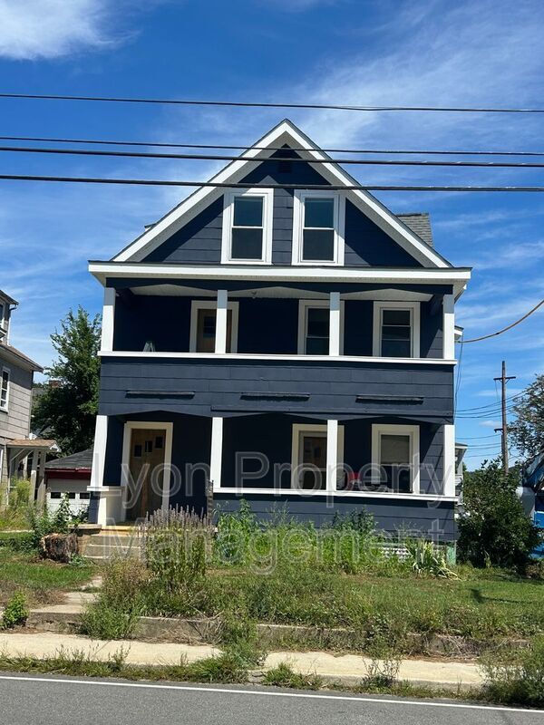 Building Photo - 70 Maple St