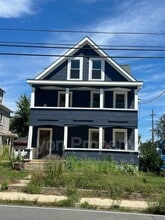 Building Photo - 70 Maple St