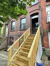 Building Photo - 154 Lark St