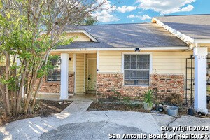 Foto del edificio - 8919 Shadow Wood Ln