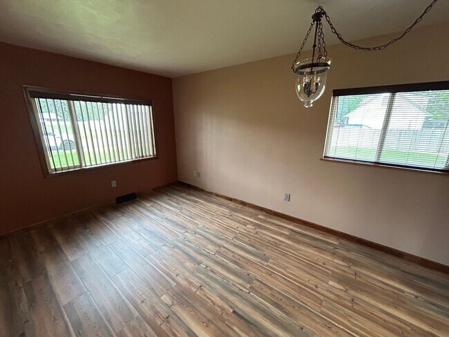 Foto del edificio - Charming 4 Bed, 1 Bath Home in Spokane Val...