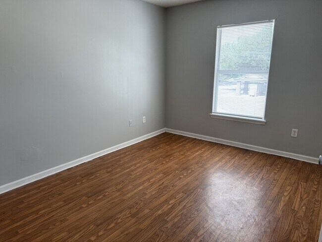 Building Photo - 458 Sherwood Oaks Dr