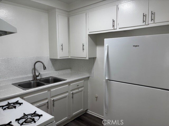 Foto del edificio - 12437 Harris Ave