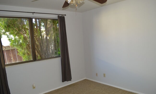 Building Photo - Charming 2 bedroom, 1 bath Duplex with a 1...