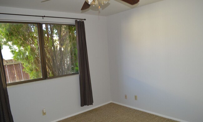 Foto del edificio - Charming 2 bedroom, 1 bath Duplex with a 1...