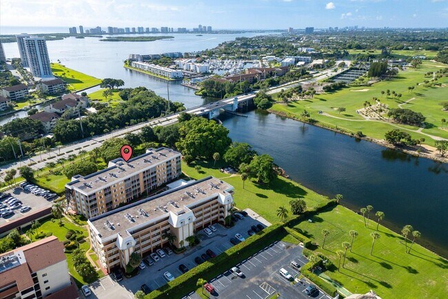 Foto del edificio - 304 Golfview Rd