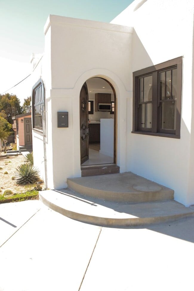 Building Photo - 317 Ocean Park Blvd