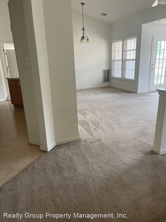 Building Photo - 2 br, 2 bath House - 501 Patton Cir. #6M
