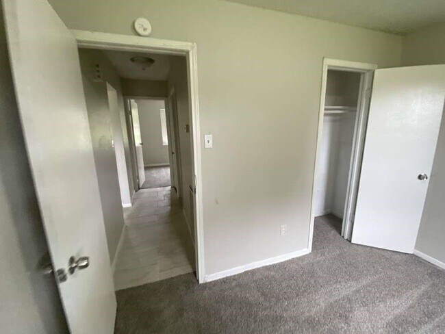 Foto del edificio - 3306 Trail Lake Dr