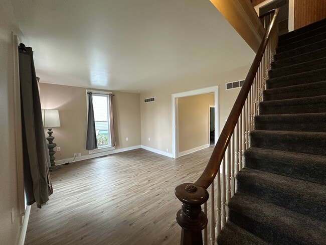 Building Photo - 711 Napoleon St