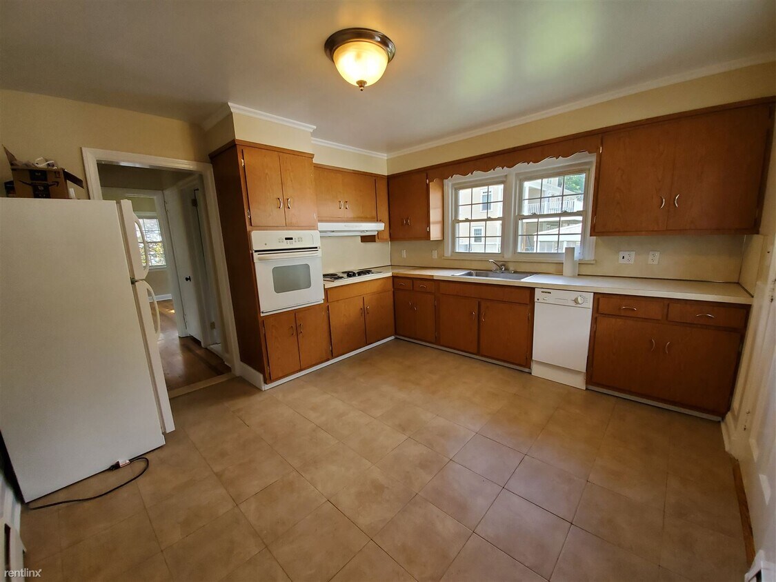 Primary Photo - 4 br, 2 bath House - 73 Turner Rd