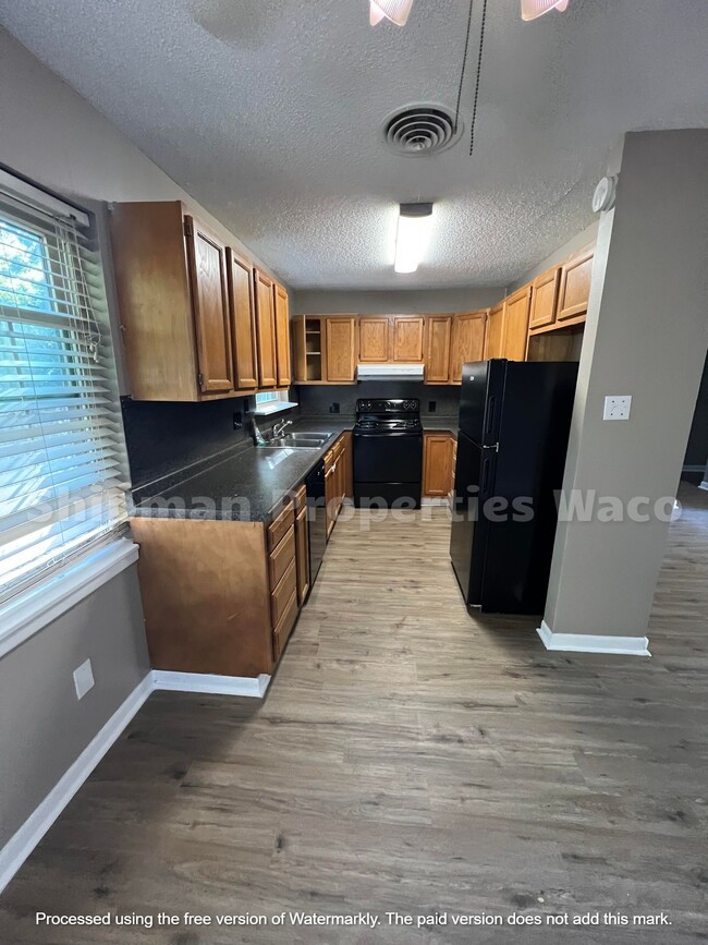 Building Photo - 1813 La Porte Dr