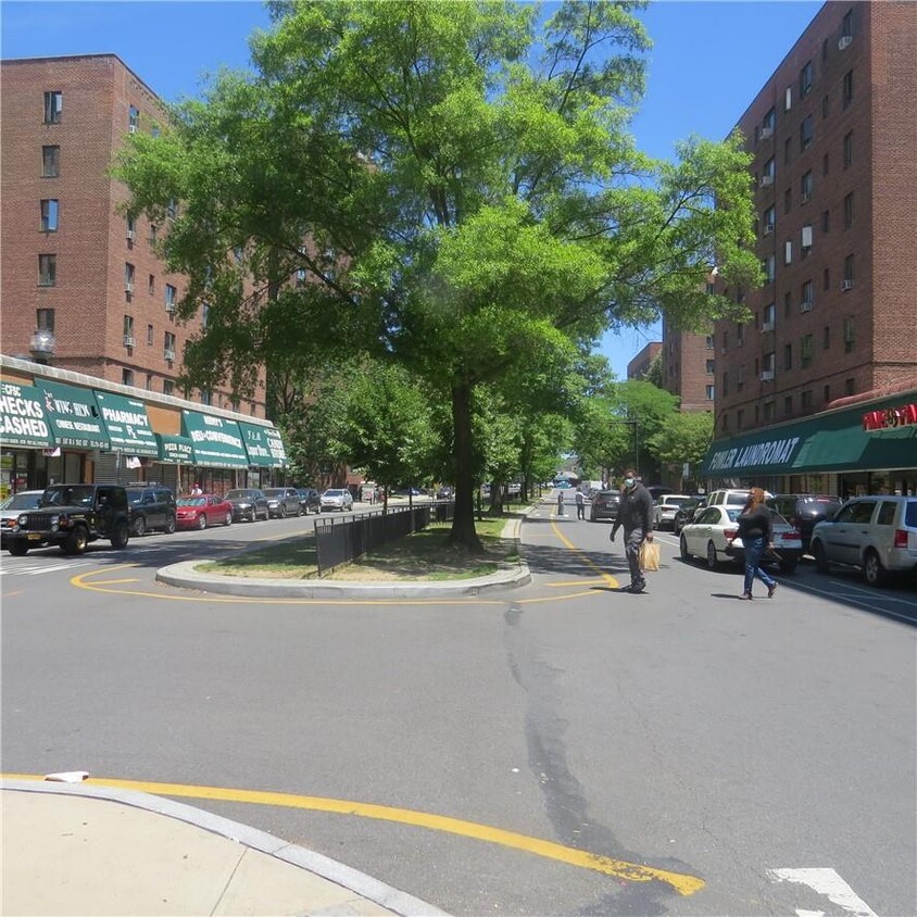 Primary Photo - 1651 Metropolitan Ave