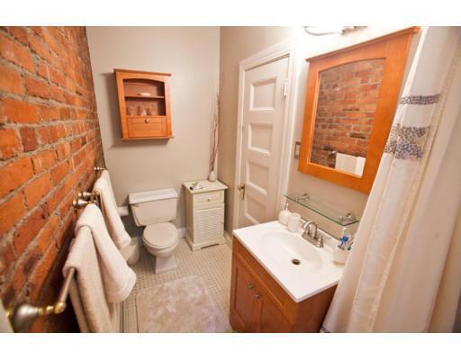 Building Photo - 14 Holton St