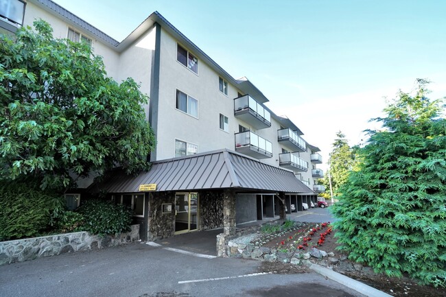 Building Photo - Madrona Manor Apartments