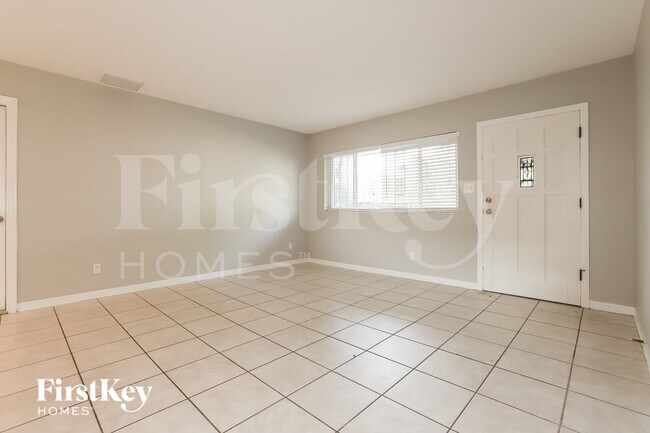 Foto del edificio - 5860 Cedar St NE