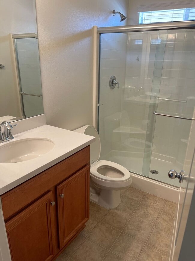 Foto del edificio - Spacious Two Story 5bd/3ba House