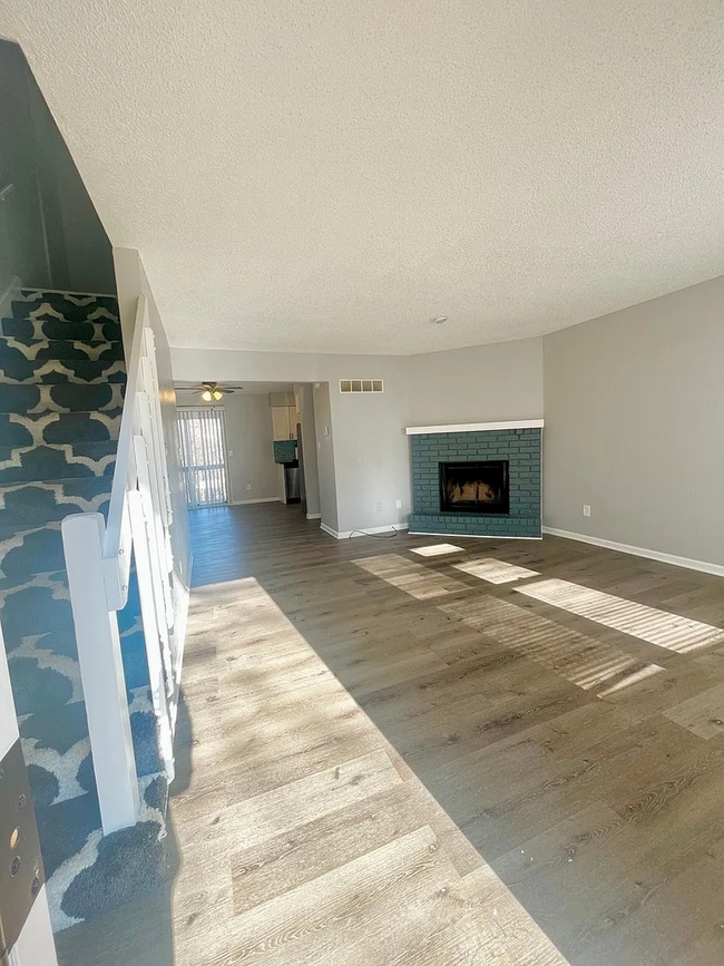 Building Photo - 401-407 NE Highland Ln