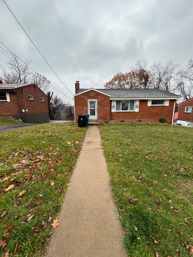 Building Photo - 506 Crescent Boulevard Extension