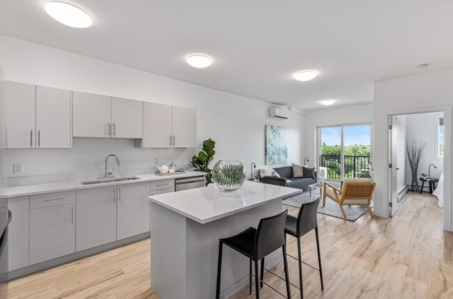 Building Photo - 639 Main