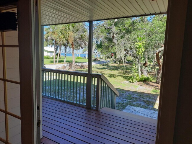 Foto del edificio - 1415 Powell Ave