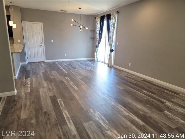 Foto del edificio - AWESOME 3 BED 2.5 BATHROOM TOWNHOME IN INS...