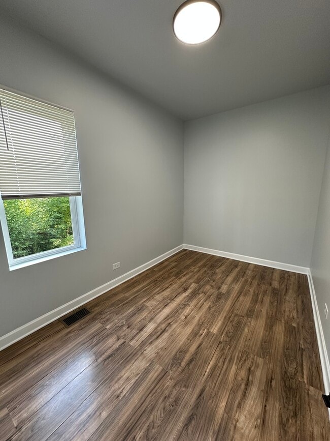 Building Photo - 8226 S Brandon Ave