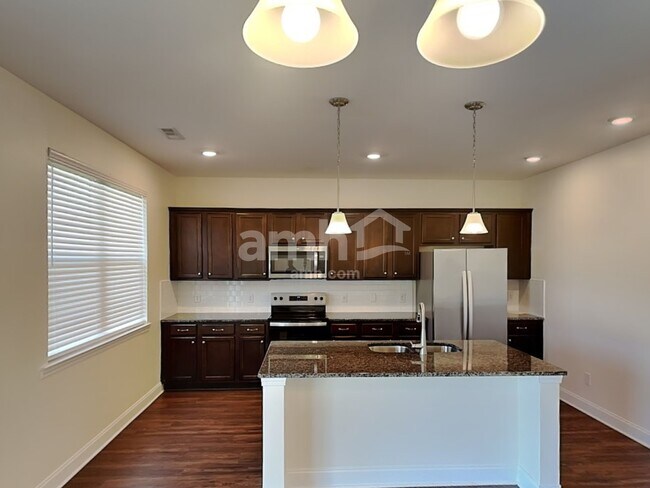 Foto del edificio - 4005 Birchfield Pl