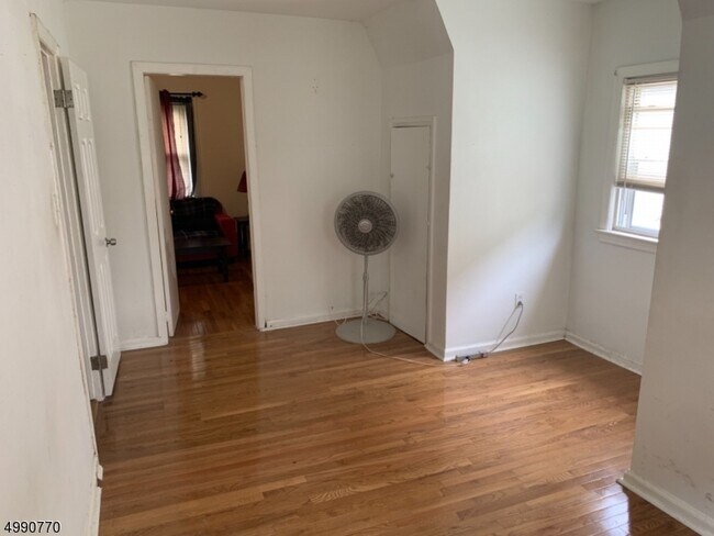 Building Photo - 305 Sanford Ave