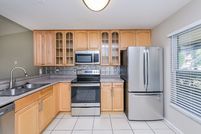 Foto del edificio - 908 Pine Ridge Cir E