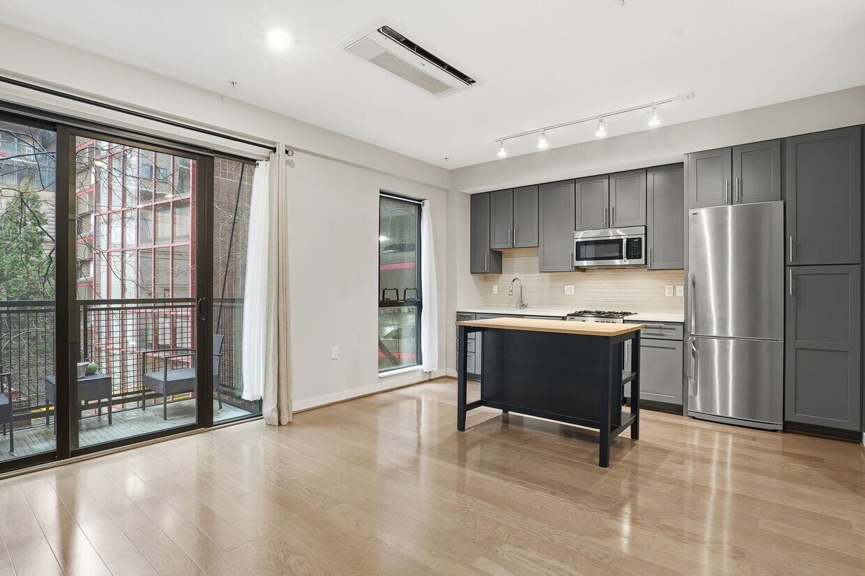 Foto principal - Modern 1BR Condo Steps to Metro, Parks & New Rec Center!