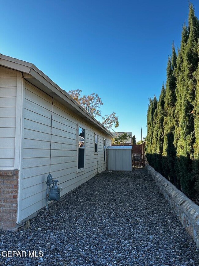 Foto del edificio - 6173 Snowy River Pl